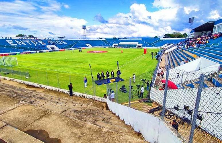 El estadio de Entre Ríos necesita mucho trabajo para poder recibir la Libertadores