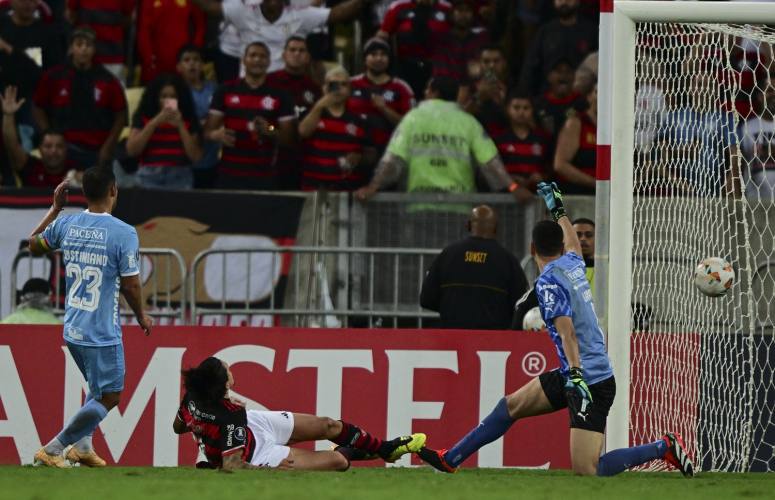 Bolívar es goleado ante Flamengo (4-0) y posterga su pase a octavos